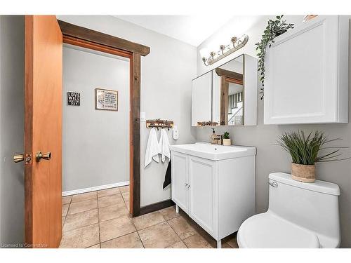 3173 Young Road, Caledonia, ON - Indoor Photo Showing Bathroom