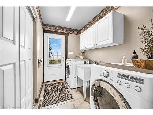 3173 Young Road, Caledonia, ON - Indoor Photo Showing Laundry Room