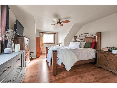 3173 Young Road, Caledonia, ON - Indoor Photo Showing Bedroom