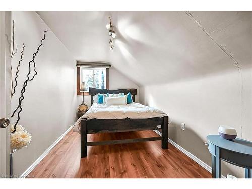 3173 Young Road, Caledonia, ON - Indoor Photo Showing Bedroom