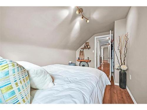 3173 Young Road, Caledonia, ON - Indoor Photo Showing Bedroom