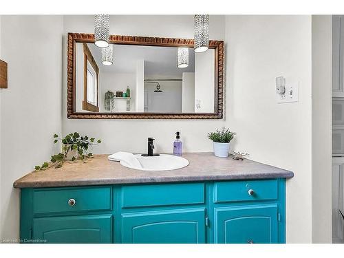 3173 Young Road, Caledonia, ON - Indoor Photo Showing Bathroom