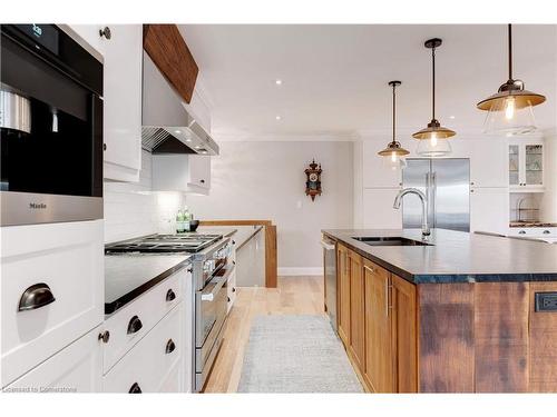 775 Falcon Boulevard, Burlington, ON - Indoor Photo Showing Kitchen With Upgraded Kitchen