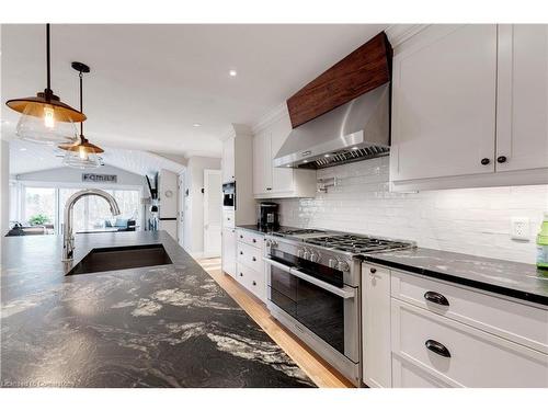 775 Falcon Boulevard, Burlington, ON - Indoor Photo Showing Kitchen With Upgraded Kitchen