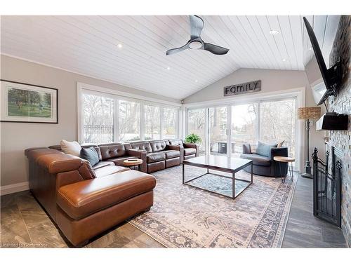 775 Falcon Boulevard, Burlington, ON - Indoor Photo Showing Living Room