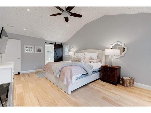 775 Falcon Boulevard, Burlington, ON - Indoor Photo Showing Bedroom