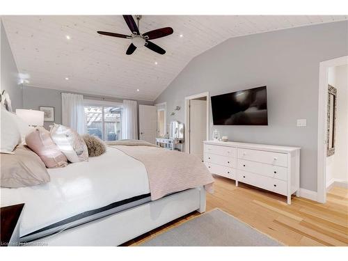 775 Falcon Boulevard, Burlington, ON - Indoor Photo Showing Bedroom