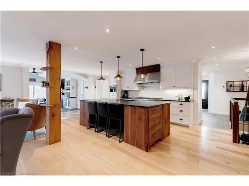 775 Falcon Boulevard, Burlington, ON - Indoor Photo Showing Kitchen With Upgraded Kitchen