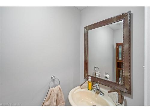 28 Elderberry Avenue, Grimsby, ON - Indoor Photo Showing Bathroom