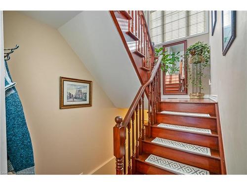 28 Elderberry Avenue, Grimsby, ON - Indoor Photo Showing Other Room