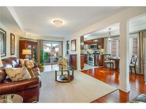 28 Elderberry Avenue, Grimsby, ON - Indoor Photo Showing Living Room