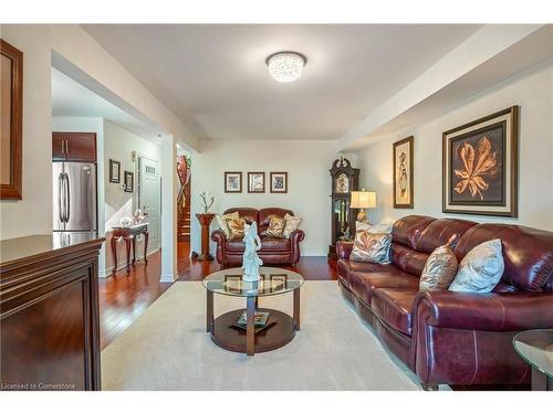 28 Elderberry Avenue, Grimsby, ON - Indoor Photo Showing Living Room