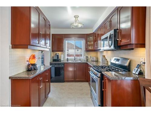 28 Elderberry Avenue, Grimsby, ON - Indoor Photo Showing Kitchen