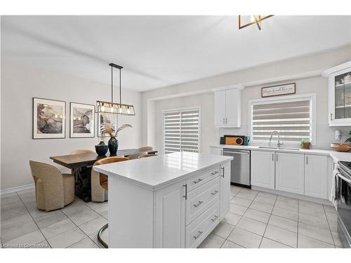 7 Savage Drive, Waterdown, ON - Indoor Photo Showing Kitchen