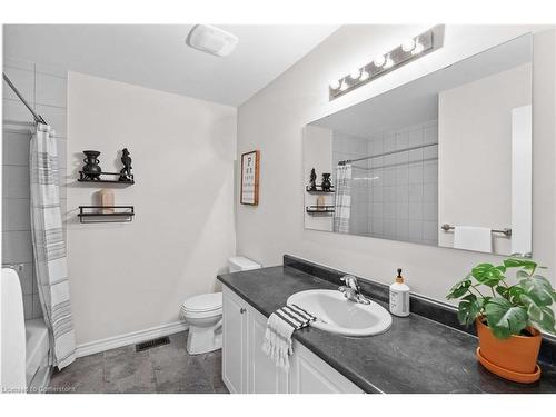 7 Savage Drive, Waterdown, ON - Indoor Photo Showing Bathroom