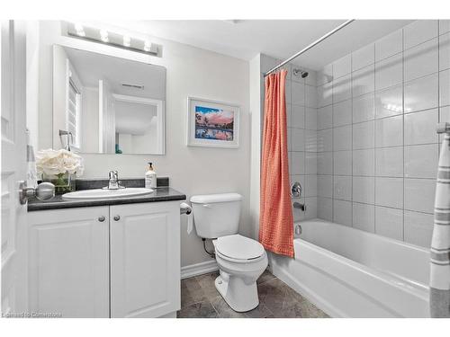 7 Savage Drive, Waterdown, ON - Indoor Photo Showing Bathroom