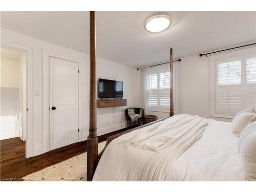 4190 Spruce Avenue, Burlington, ON - Indoor Photo Showing Bedroom