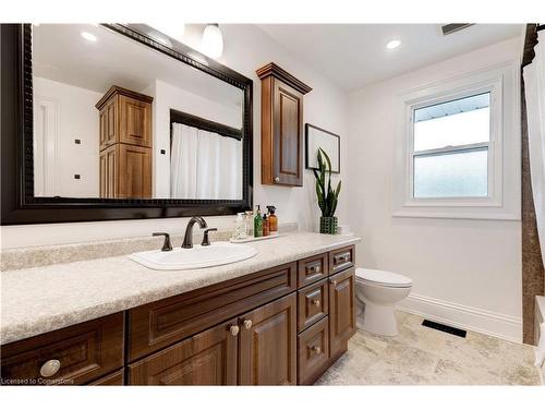 4190 Spruce Avenue, Burlington, ON - Indoor Photo Showing Bathroom