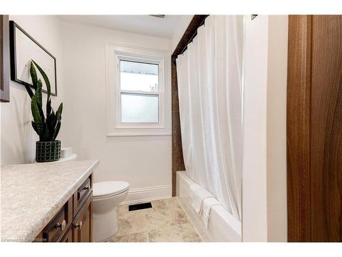 4190 Spruce Avenue, Burlington, ON - Indoor Photo Showing Bathroom