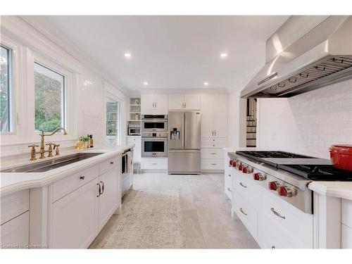 4190 Spruce Avenue, Burlington, ON - Indoor Photo Showing Kitchen