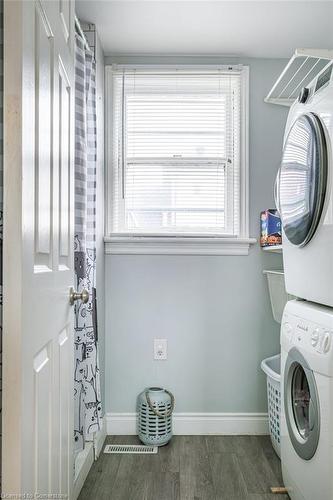 1125 Cannon Street E, Hamilton, ON - Indoor Photo Showing Laundry Room