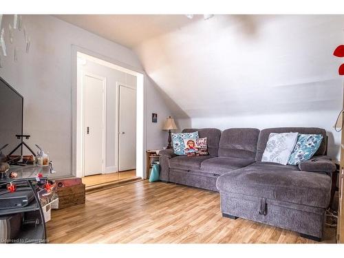 1125 Cannon Street E, Hamilton, ON - Indoor Photo Showing Living Room