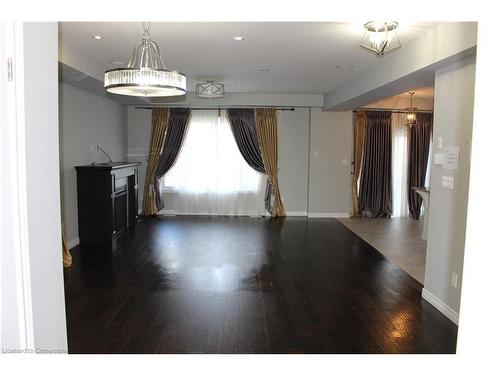 250 Nashville Circle, Hamilton, ON - Indoor Photo Showing Other Room