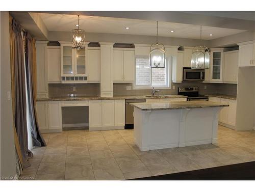 250 Nashville Circle, Hamilton, ON - Indoor Photo Showing Kitchen