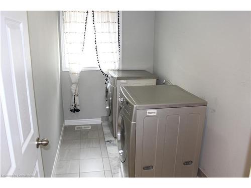 250 Nashville Circle, Hamilton, ON - Indoor Photo Showing Laundry Room