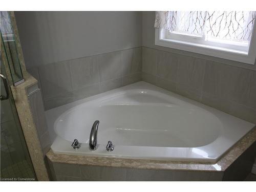 250 Nashville Circle, Hamilton, ON - Indoor Photo Showing Bathroom