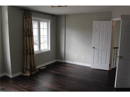 250 Nashville Circle, Hamilton, ON - Indoor Photo Showing Other Room