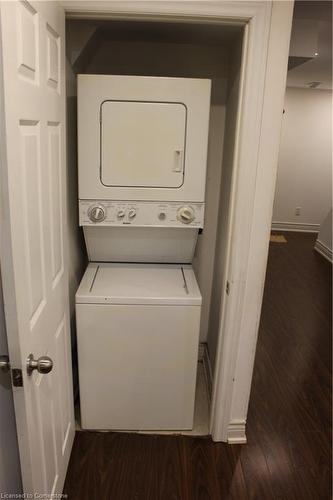 250 Nashville Circle, Hamilton, ON - Indoor Photo Showing Laundry Room