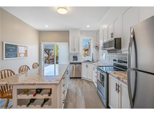 4034 Barry Drive, Lincoln, ON - Indoor Photo Showing Kitchen With Upgraded Kitchen