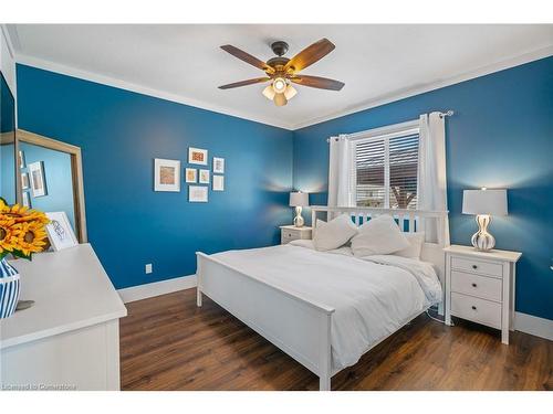 4034 Barry Drive, Lincoln, ON - Indoor Photo Showing Bedroom