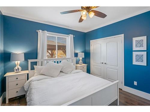 4034 Barry Drive, Lincoln, ON - Indoor Photo Showing Bedroom