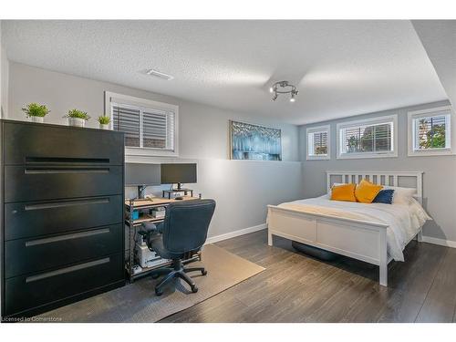 4034 Barry Drive, Lincoln, ON - Indoor Photo Showing Bedroom