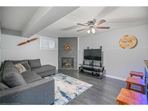 4034 Barry Drive, Lincoln, ON - Indoor Photo Showing Living Room With Fireplace