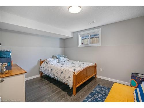 4034 Barry Drive, Lincoln, ON - Indoor Photo Showing Bedroom