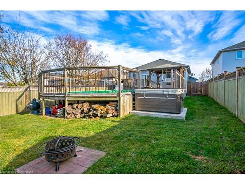 4034 Barry Drive, Lincoln, ON - Outdoor With Deck Patio Veranda With Backyard