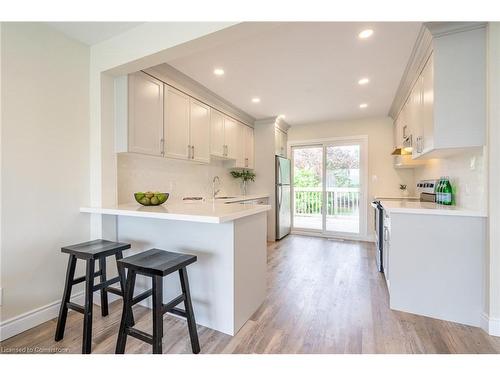 1-86 Brentwood Drive, Hamilton, ON - Indoor Photo Showing Kitchen