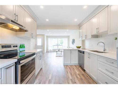 1-86 Brentwood Drive, Hamilton, ON - Indoor Photo Showing Kitchen With Stainless Steel Kitchen With Double Sink With Upgraded Kitchen