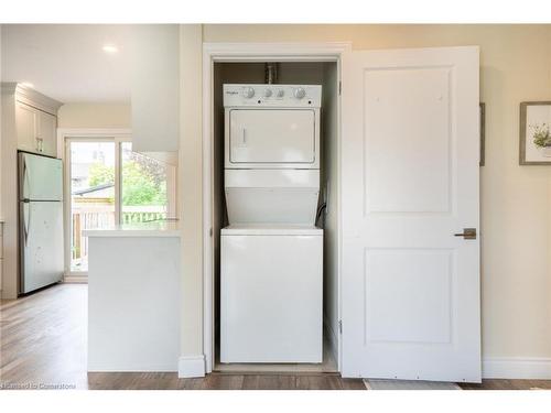 1-86 Brentwood Drive, Hamilton, ON - Indoor Photo Showing Laundry Room