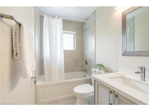 1-86 Brentwood Drive, Hamilton, ON - Indoor Photo Showing Bathroom