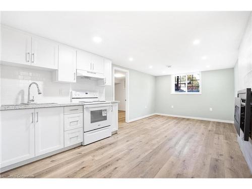 150 Bonaventure Drive, Hamilton, ON - Indoor Photo Showing Kitchen