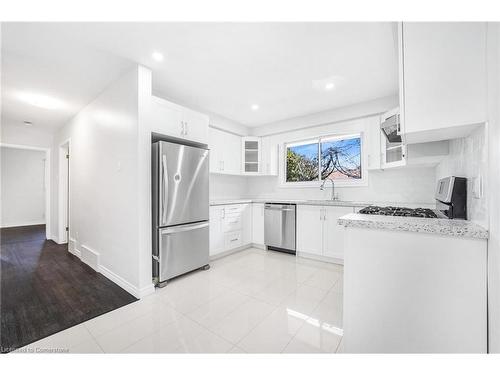 150 Bonaventure Drive, Hamilton, ON - Indoor Photo Showing Kitchen With Upgraded Kitchen