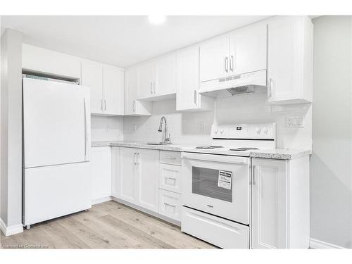 150 Bonaventure Drive, Hamilton, ON - Indoor Photo Showing Kitchen