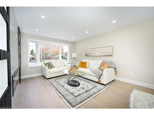 75 Randall Avenue, Hamilton, ON - Indoor Photo Showing Living Room