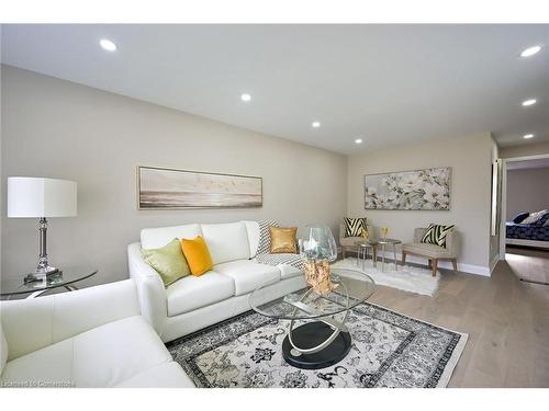 75 Randall Avenue, Hamilton, ON - Indoor Photo Showing Living Room