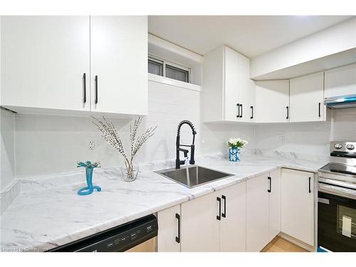 75 Randall Avenue, Hamilton, ON - Indoor Photo Showing Kitchen