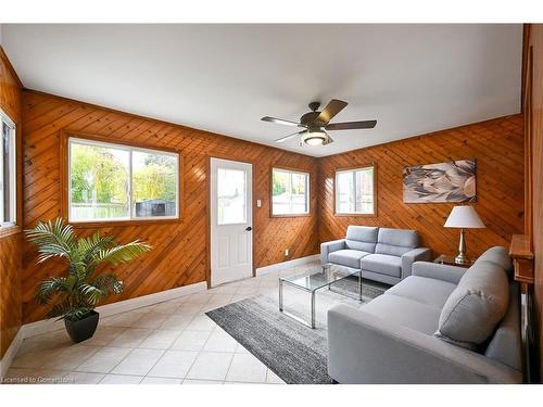 75 Randall Avenue, Hamilton, ON - Indoor Photo Showing Living Room